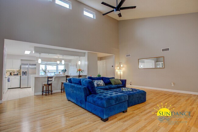 Foto del edificio - Must see home in central Fort Walton Beach with a pool & hot tub!