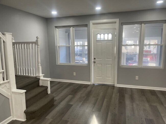 Foto del edificio - Newly Renovated 3 Bedroom Home Available F...