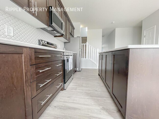 Building Photo - Modern 4 Beds, 2.5 Baths Single- Family | ...