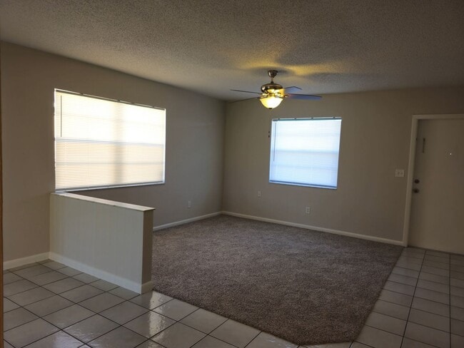 Building Photo - Very Cozy 2 Bedroom 1 Bath with Water incl...