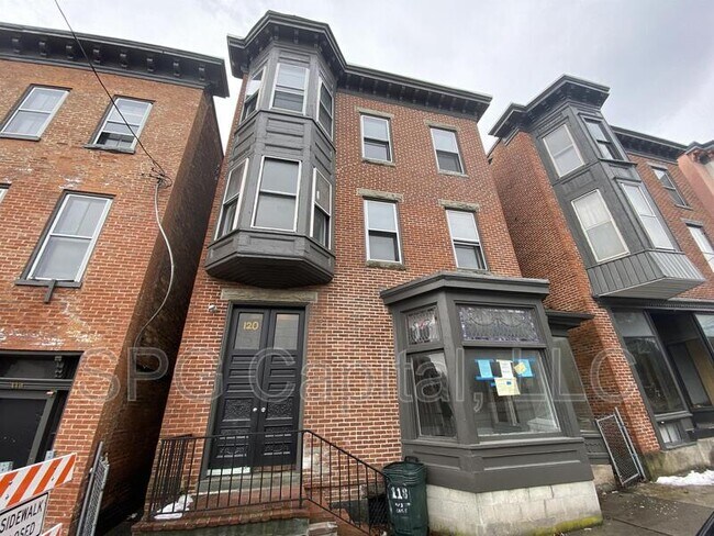 Foto del edificio - 120 Lincoln Way W