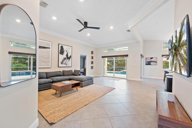 Foto del edificio - 15129 Harriet Ave