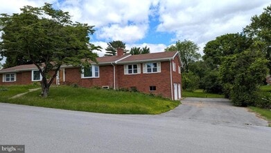 Building Photo - 19714 Scott Hill Dr