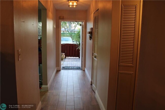 Foto del edificio - 7431 NW 1st St