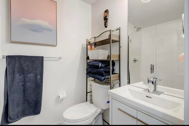 Building Photo - 3 Bed 3 Bath Unit in Calgary, AB