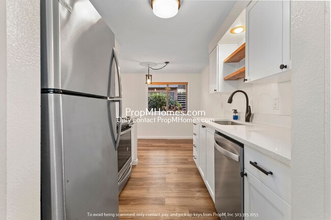 Building Photo - Wonderful Two Bedroom Condo In SE Portland...