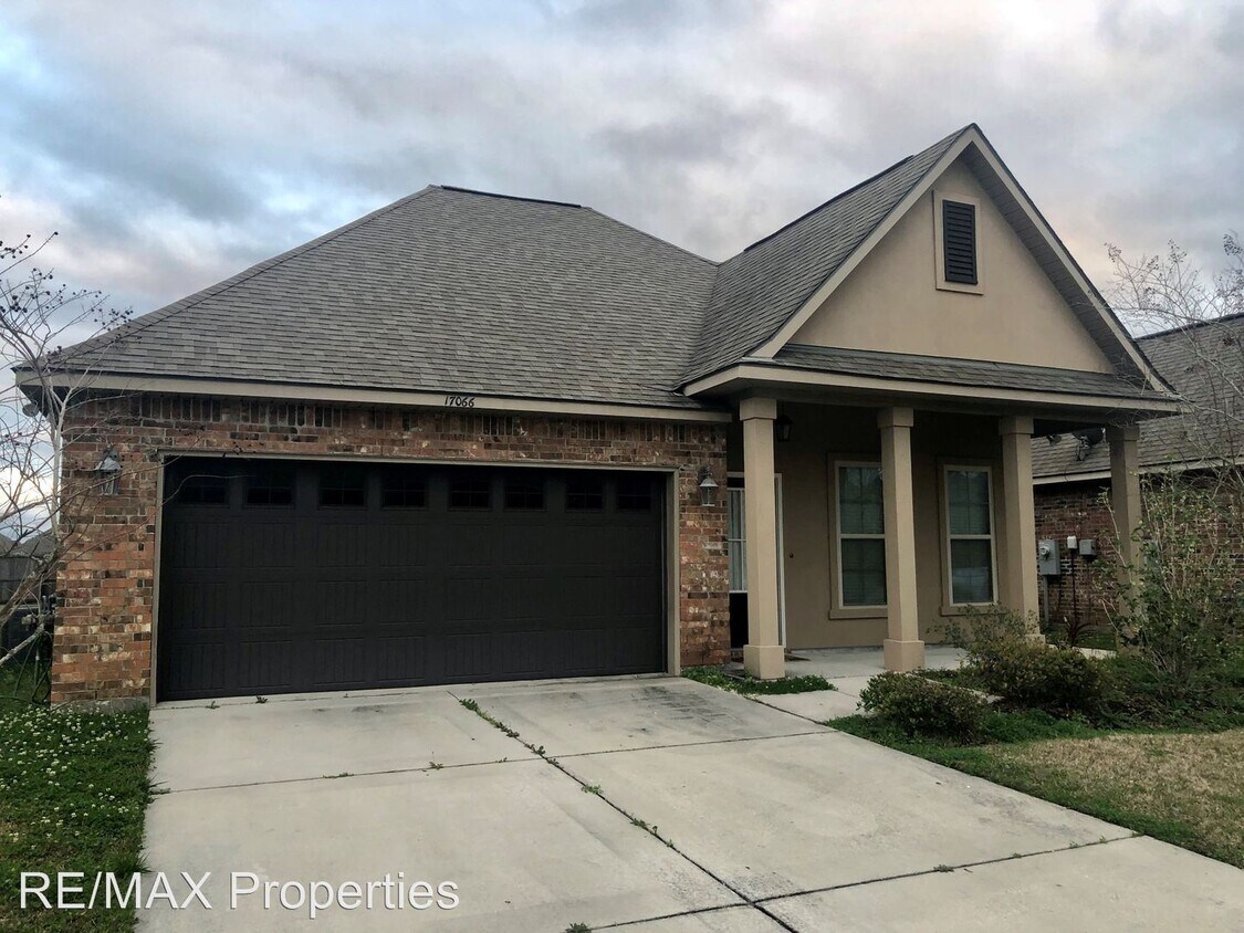 Foto principal - 4 br, 2 bath House - 17066 Enterprise Ave