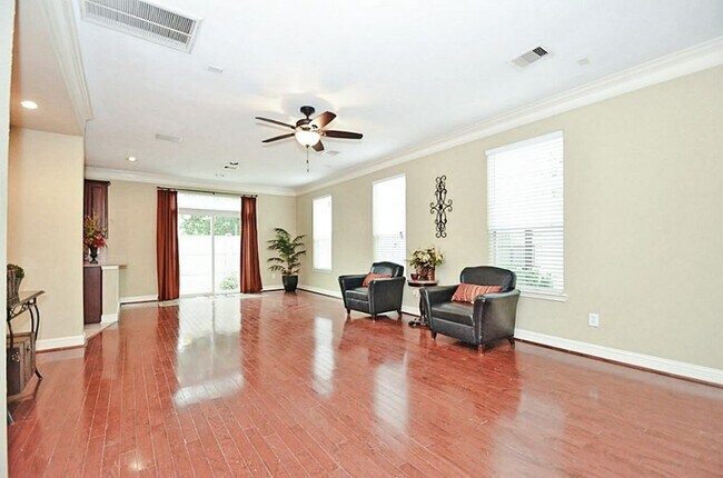 Foto del edificio - 12225 Medina Lake Dr