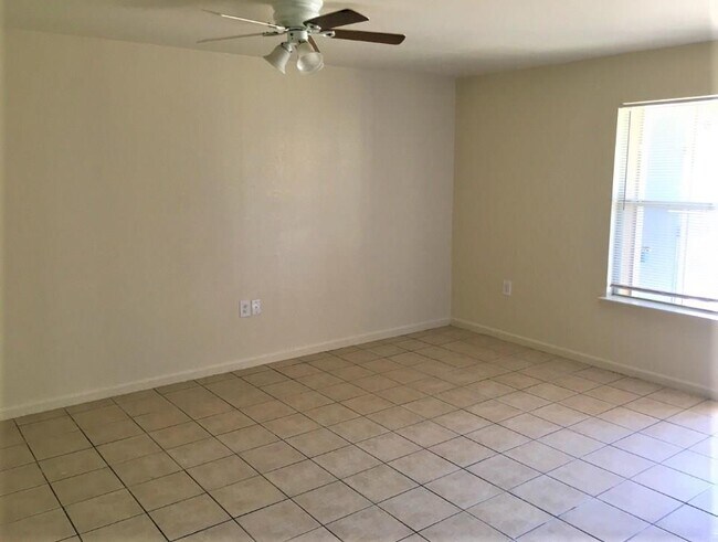 Foto del edificio - 403 Hedgewood Dr