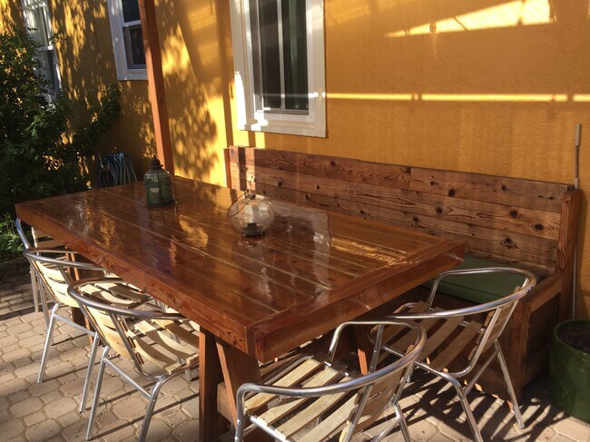 Foto del edificio - 5237 N Haight Ave