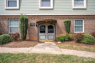 Building Photo - 2626 Park Rd