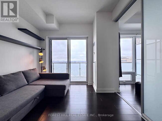 Photo du bâtiment - 1080 Bay St.