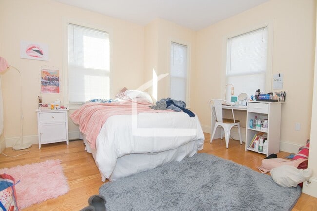 Foto del edificio - Beautiful 4Bbed 2 Bath Available 9/1