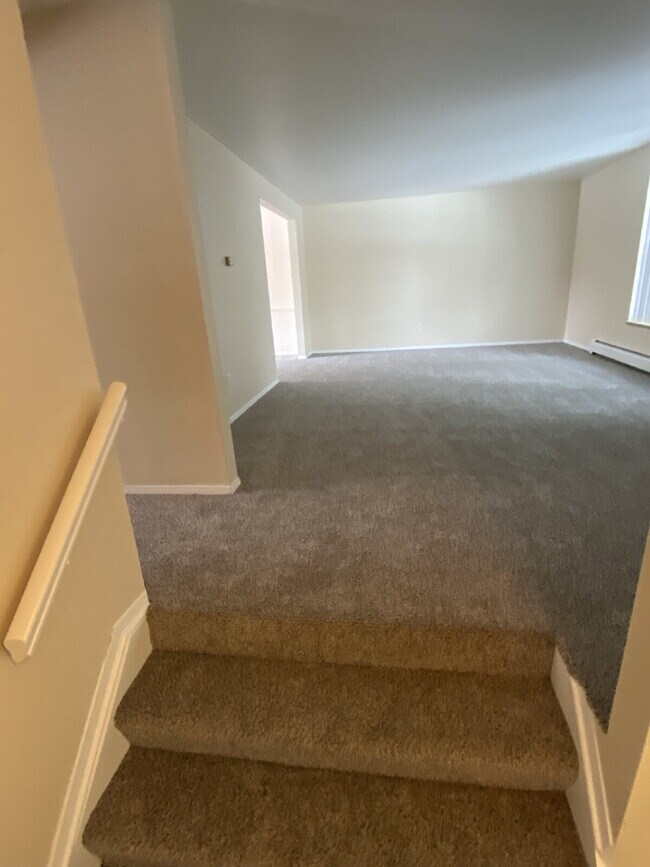 Foto del edificio - Don't miss out on this 5 bed 2.5 bath hous...
