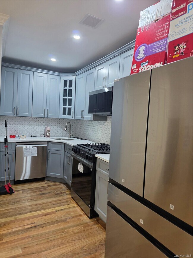 Foto del edificio - 91-12 Park Ln S