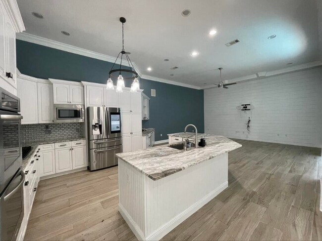Building Photo - 415 Baywinds Dr