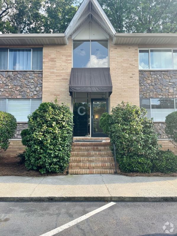 Building Photo - 115 Biscayne Dr NW