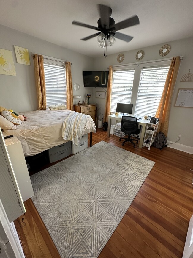 Building Photo - 1112 SW 3rd Ave