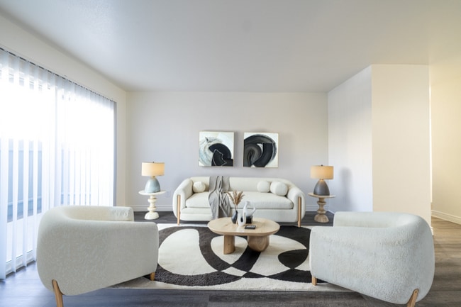 Building Photo - 343 Autumn Dr