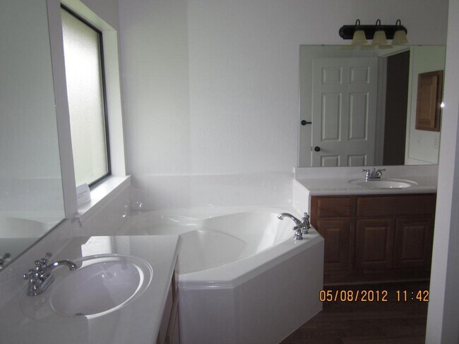 Building Photo - 1109 Pamplin Ct