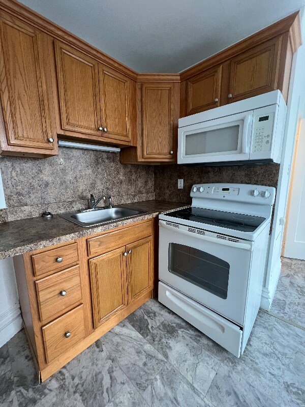 Foto del edificio - 242 Saratoga Ave