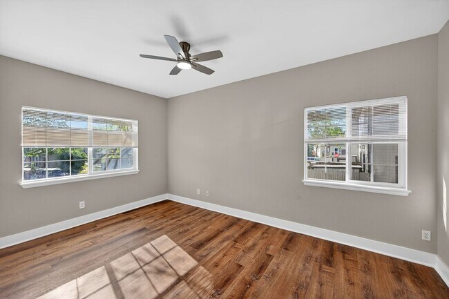 Foto del edificio - 10784 W 63rd Pl