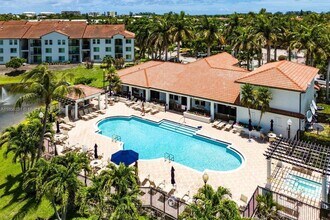 Building Photo - 1308 Villa Cir