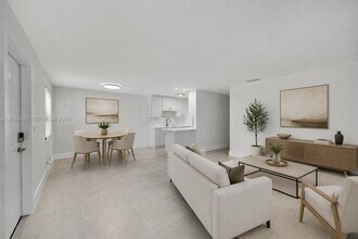 Building Photo - 810 SW 12th Ct