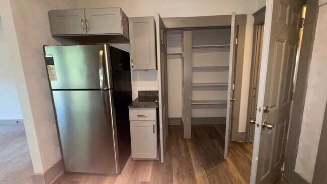 Foto del edificio - 409 W 27th St
