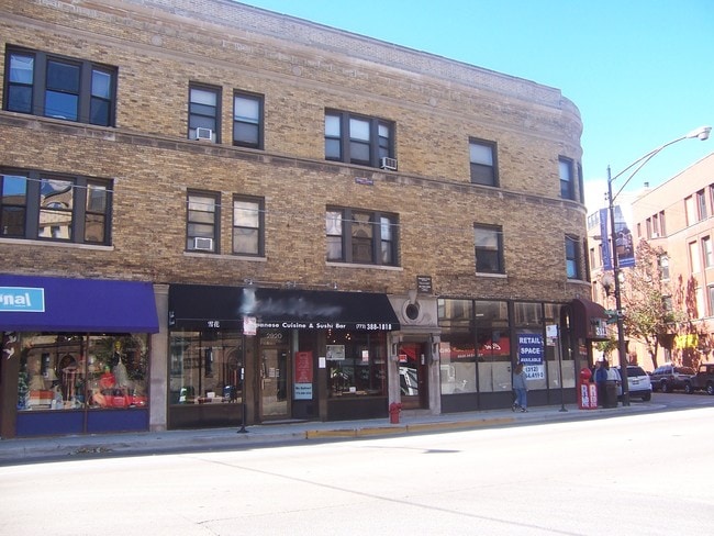 Building Photo - 2914-2922 N Clark St
