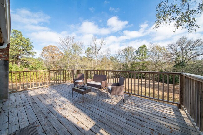 Foto del edificio - 161 Calhoun Rd