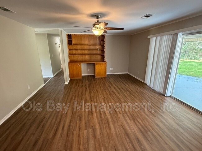 Building Photo - 2821 S Richardson Dr