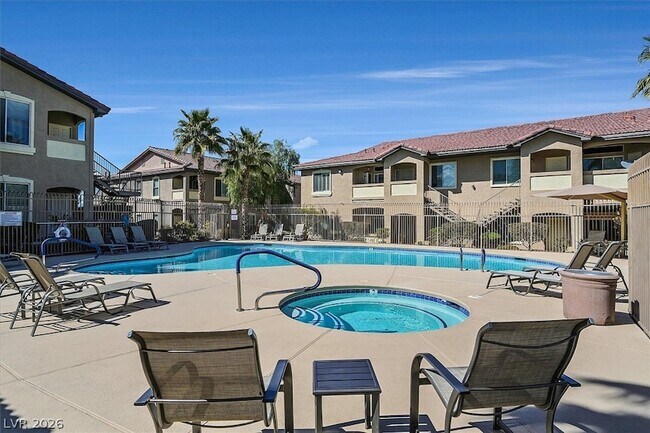 Foto del edificio - 2305 W Horizon Ridge Pkwy