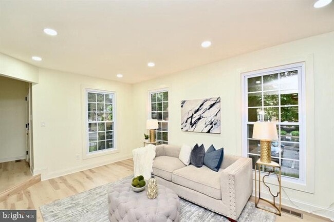 Building Photo - 4702 Forestdale Dr