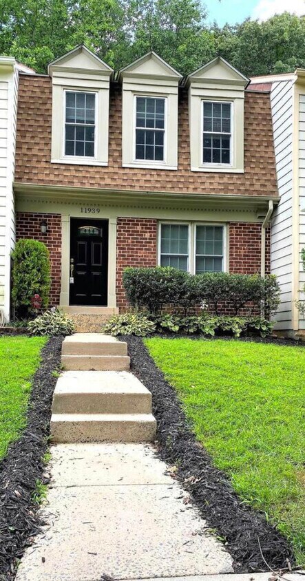 Foto principal - 11939 Artery Dr