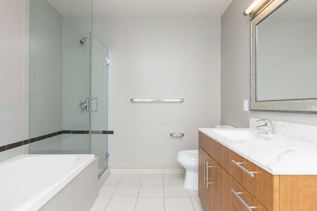 Building Photo - 497 N State St