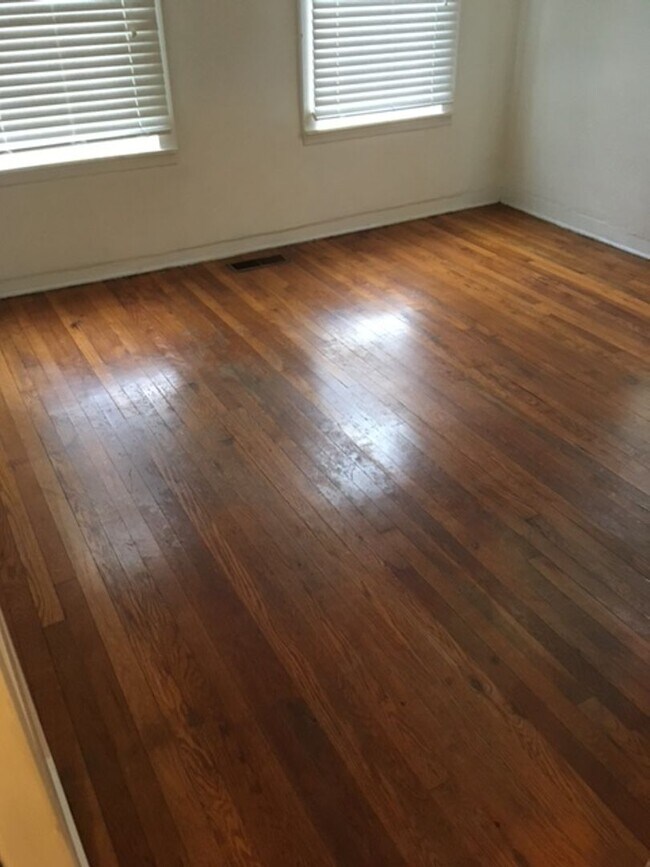 Foto del edificio - Adorable 3bdrm 1 bath bungalow in central midtown location, "Circle Beautiful" subdivision.