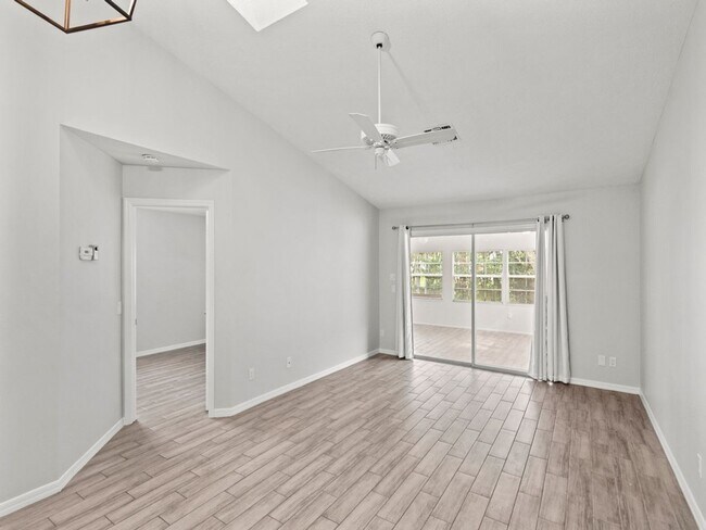 Foto del edificio - 1868 Sixty Oaks Ln