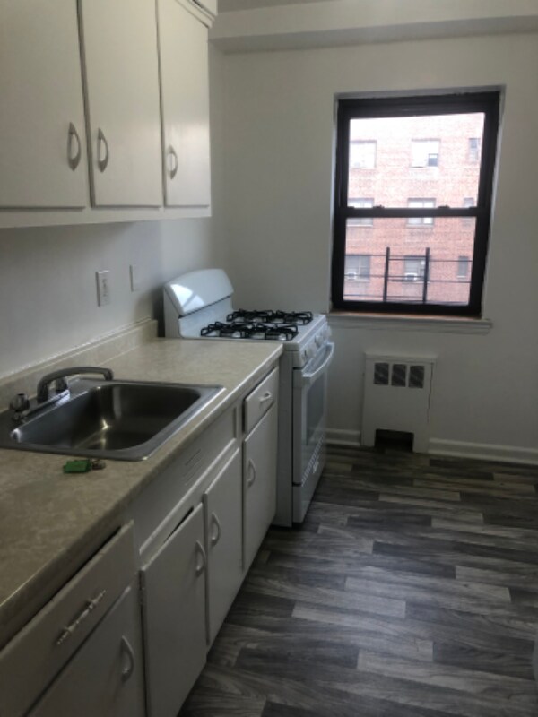 Building Photo - 621 N Terrace Ave