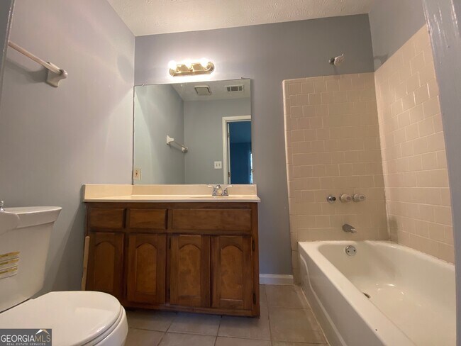 Building Photo - 7155 Williamsburg Dr