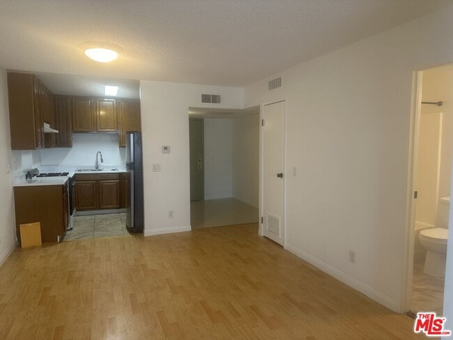 Building Photo - 955 Normandie Ave