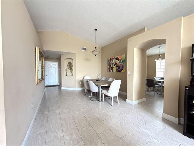 Building Photo - 775 NW 165th Ave