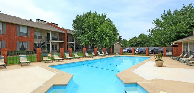 Pool - Willow Creek Apartments