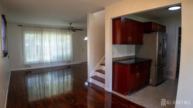 Foto del edificio - 55 W Iselin Pkwy