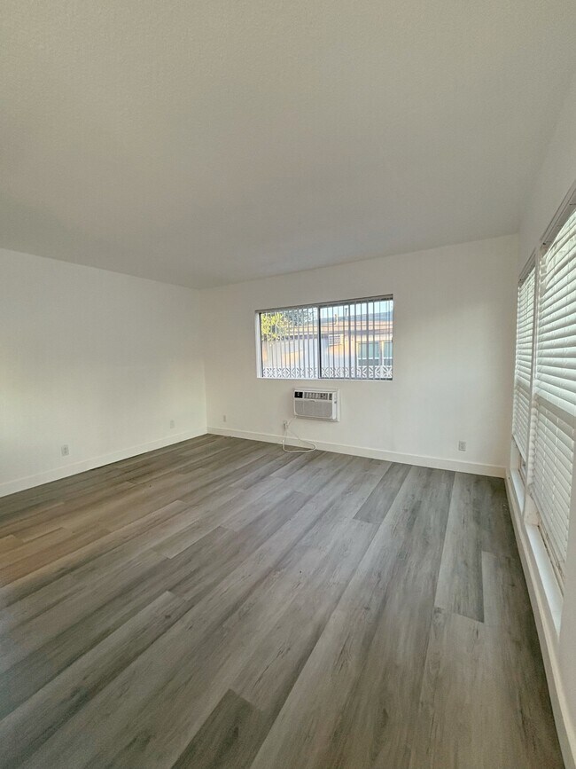 Foto del edificio - 6512 Pickering Ave