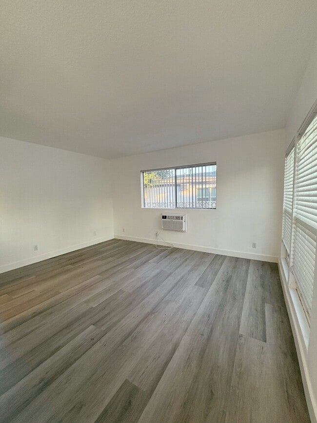 Building Photo - 6512 Pickering Ave