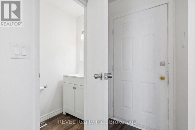 Photo du bâtiment - 8136 Coventry Rd