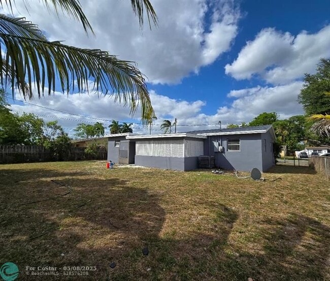 Building Photo - 2221 Sunset Strip