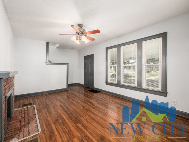 Foto del edificio - Updated 2-Story with Large Front Porch