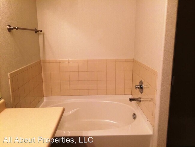 Building Photo - 2 br, 2 bath House - 3776 Ponderosa Court #6